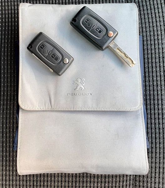 Peugeot 5008 • 2012 • 192,999 km 5