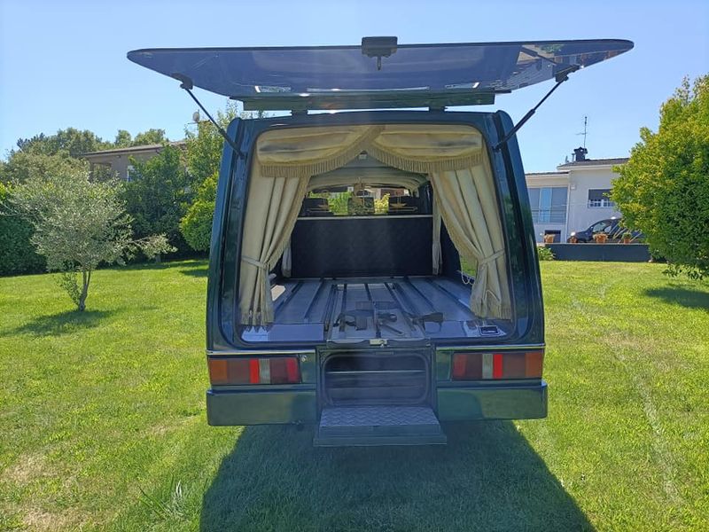 Nissan Urvan • 1998 • 98,000 km 3