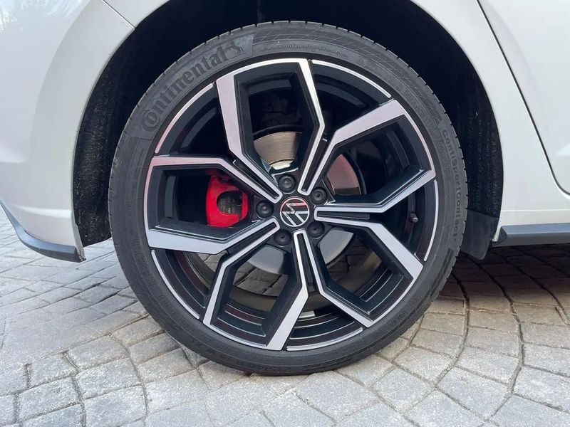 Volkswagen Polo • 2023 • 13,300 km 12