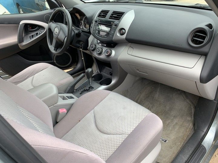 Toyota RAV4 • 2011 • 34 km 3