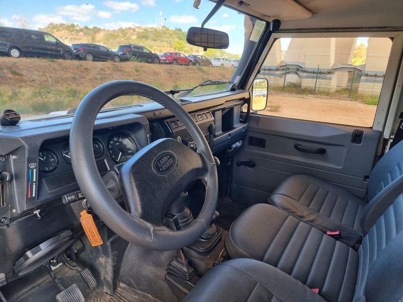 Land Rover Defender • 2001 • 213,000 km 5
