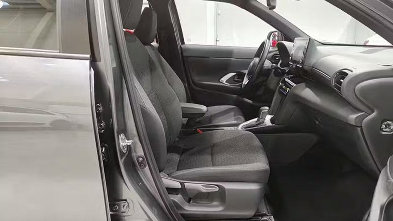 Toyota Yaris • 2022 • 32,203 km 12