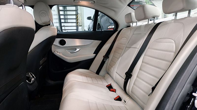 Mercedes-Benz C-Class • 2015 • 137,153 km 9