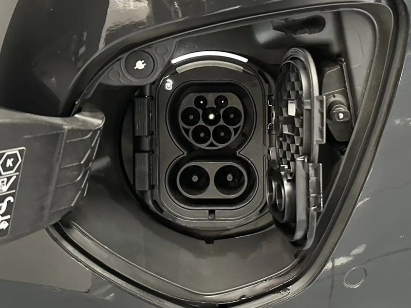 Mercedes-Benz E • 2021 • 33,000 km 8