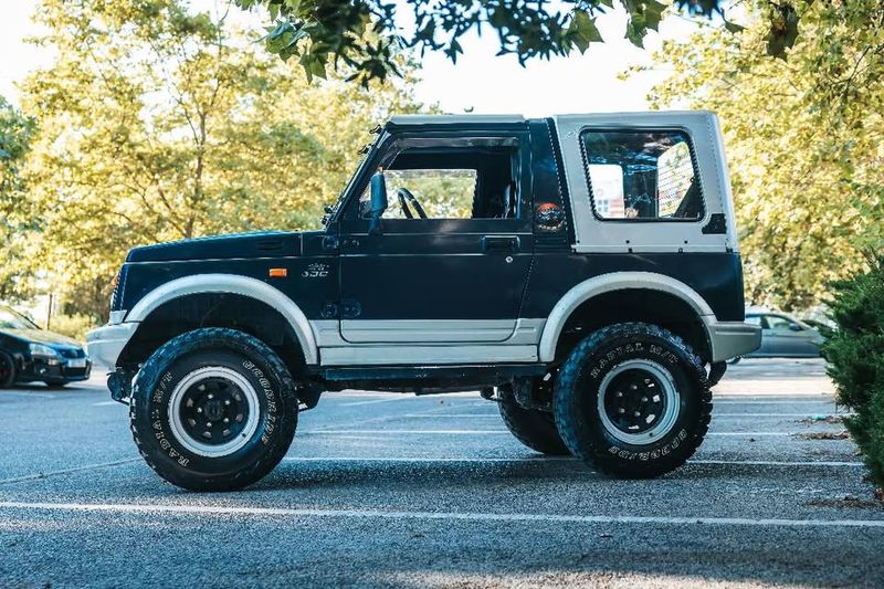 Suzuki Samurai • 1999 • 99,000 km 3