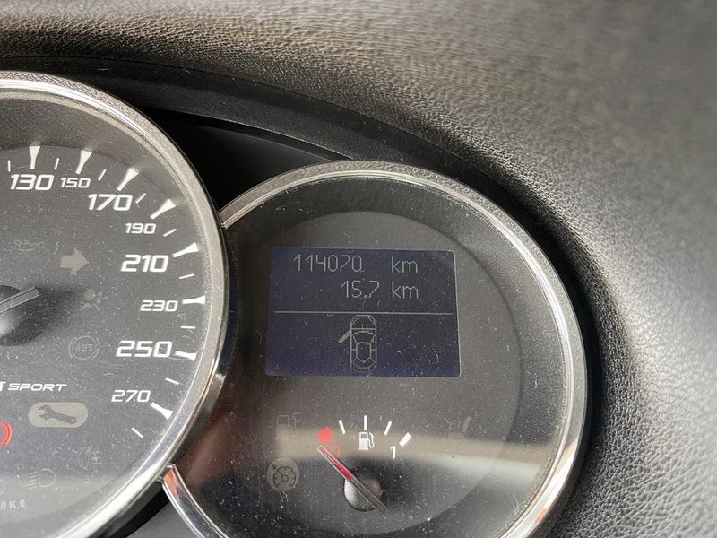 Renault Mégane • 2010 • 60,000 km 3
