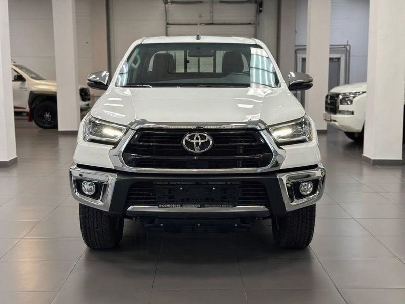 Toyota Hilux • 2025 • 12 km 2