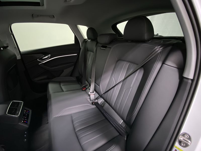 Audi e-tron • 2021 • 1,287 km 5