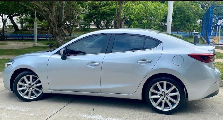 Mazda 3 • 2020 • 49,000 km 1