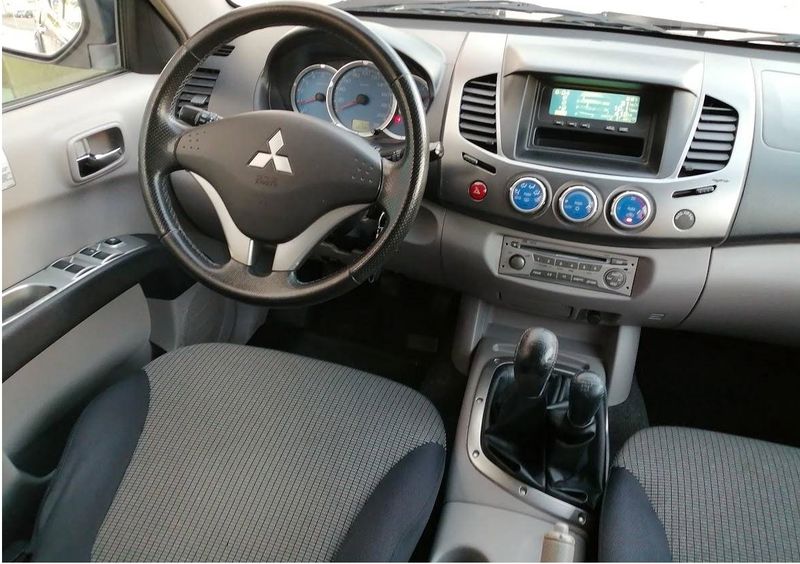 Mitsubishi L200 • 2009 • 200,000 km 2