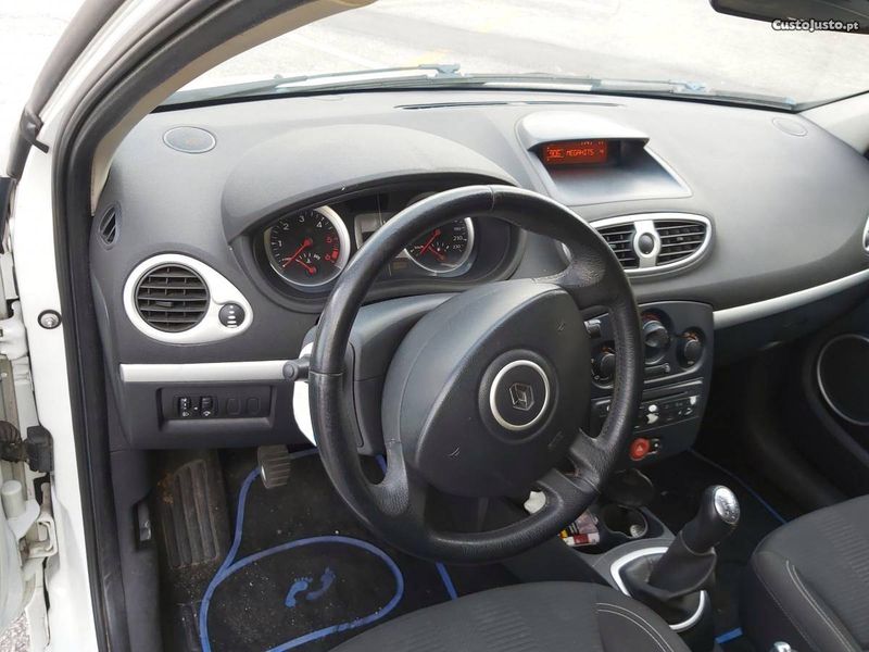 Renault Clio • 2009 • 200,000 km 5