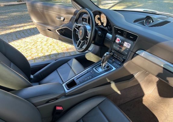 Porsche 911 Carrera • 2016 • 34,300 km 7