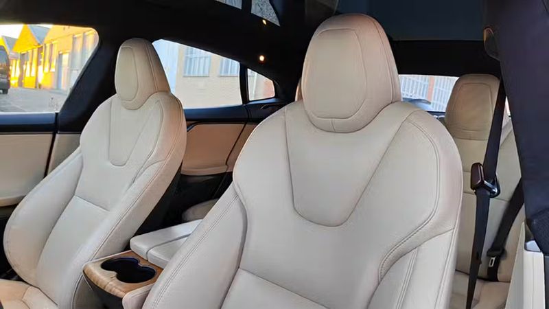 Tesla Model S • 2020 • 97,500 km 8