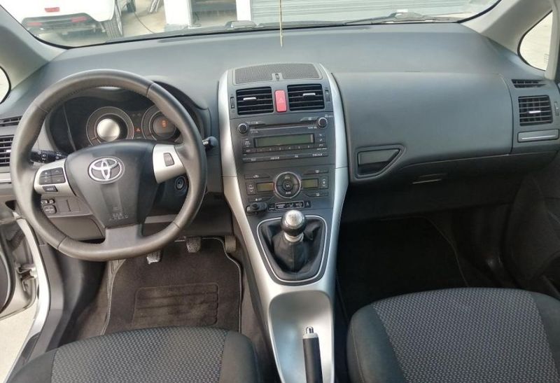 Toyota Yaris • 2011 • 28,000 km 4