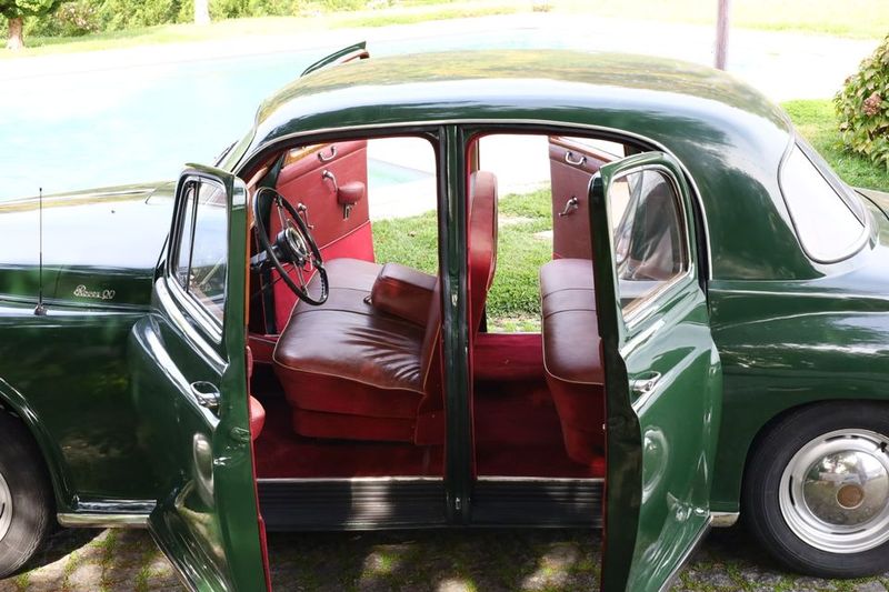 Land Rover Range Rover • 1956 • 9,999 km 3