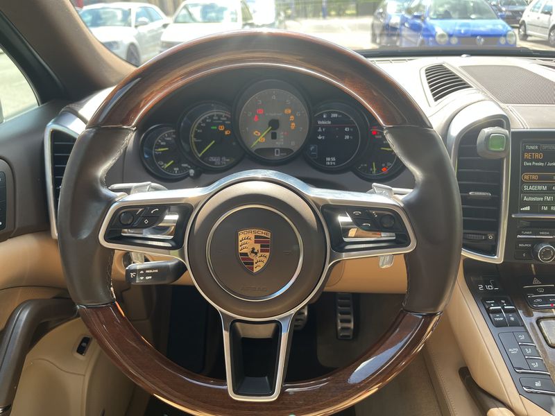 Porsche Cayenne • 2015 • 271,000 km 1