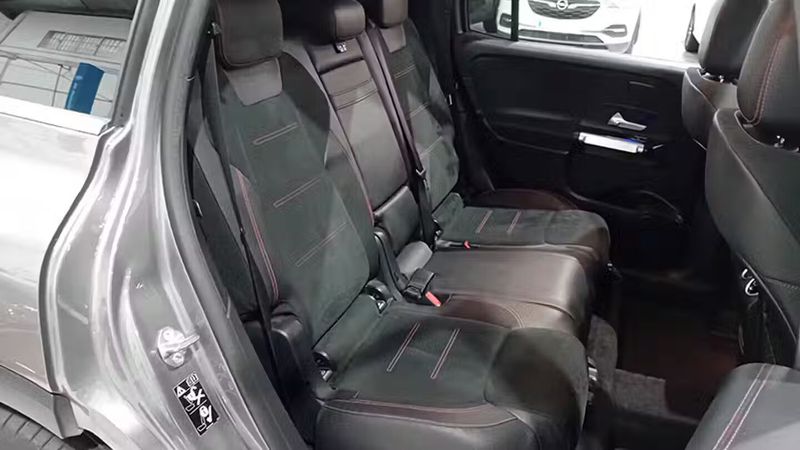 Mercedes-Benz GLB-Class • 2020 • 102,989 km 6