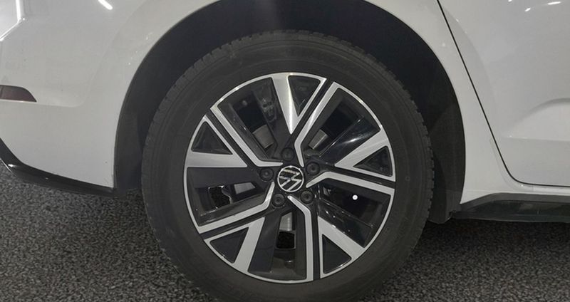 Volkswagen Touran • 2021 • 52,948 km 4