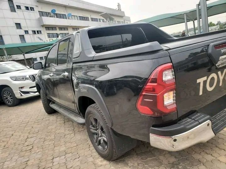 Toyota Hilux • 2017 • 50,000 km 4