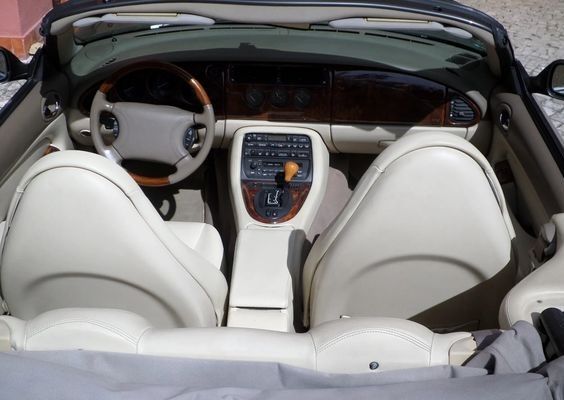 Jaguar XK8 Convertible • 2000 • 180,000 km 3