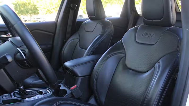 Jeep Cherokee • 2019 • 60,193 km 9