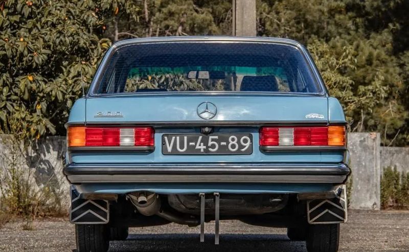 Mercedes-Benz 200 - 300 • 1981 • 188,170 km 1