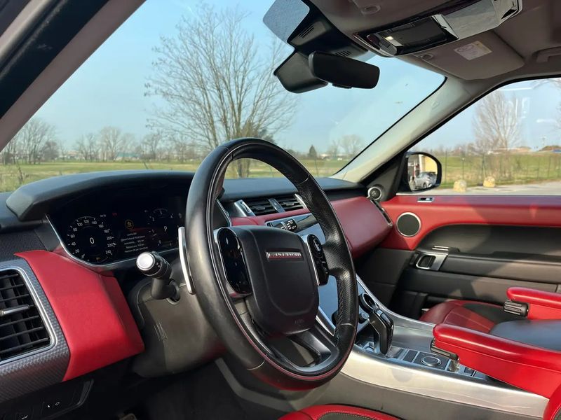 Land Rover Range Rover Sport • 2018 • 180,000 km 5