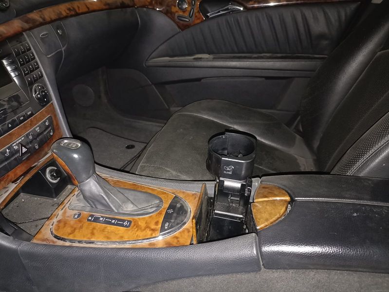 Mercedes-Benz E • 2003 • 180 km 4