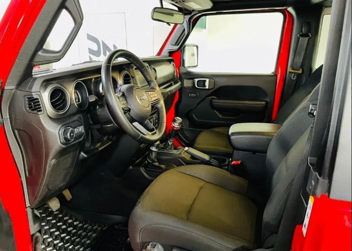 Jeep Wrangler • 2019 • 80,000 km 3