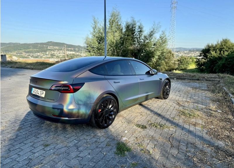 Tesla Model 3 • 2012 • 80,000 km 6