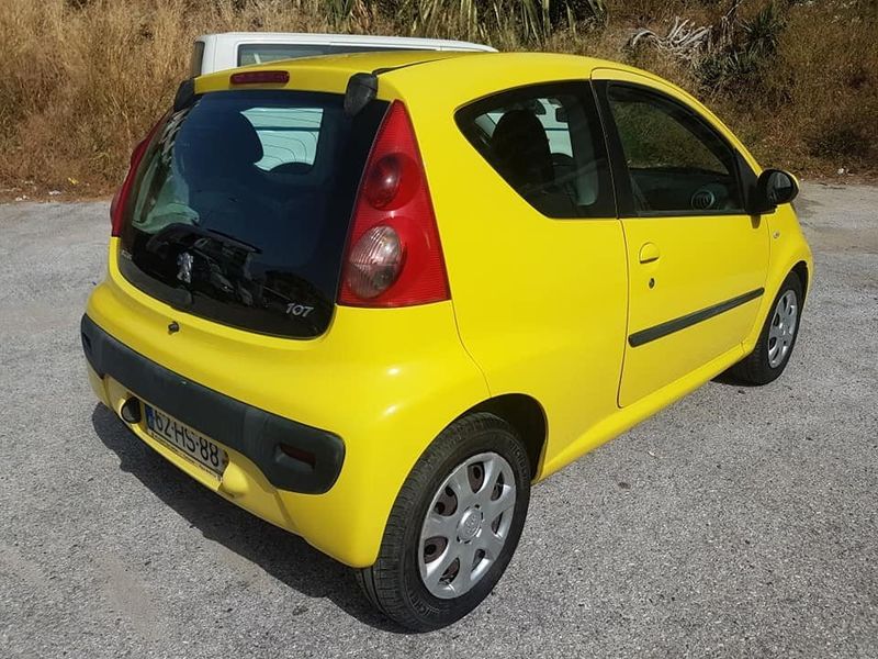 Peugeot 107 • 2009 • 120,000 km 2