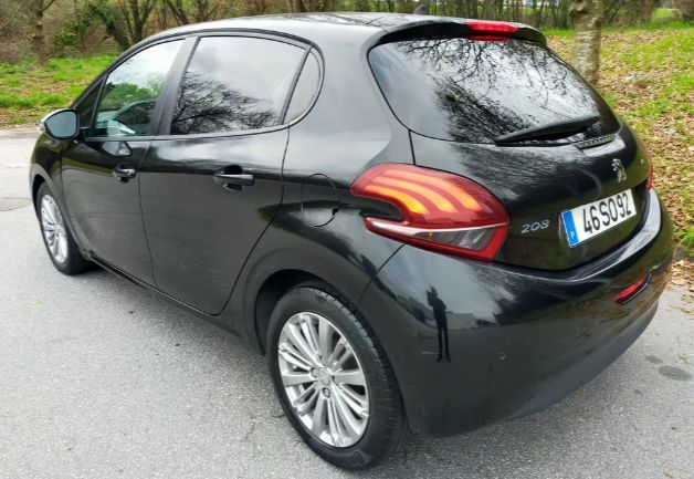 Peugeot 207 • 2017 • 46,000 km 4