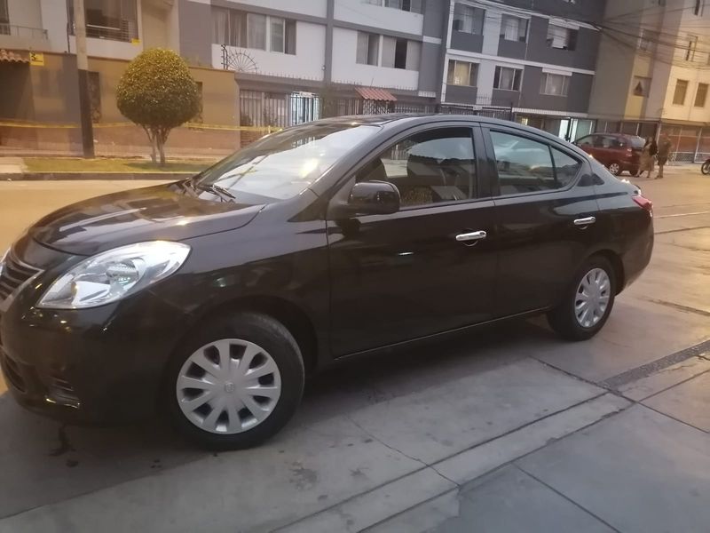 Nissan Versa • 2012 • 208,000 km 1