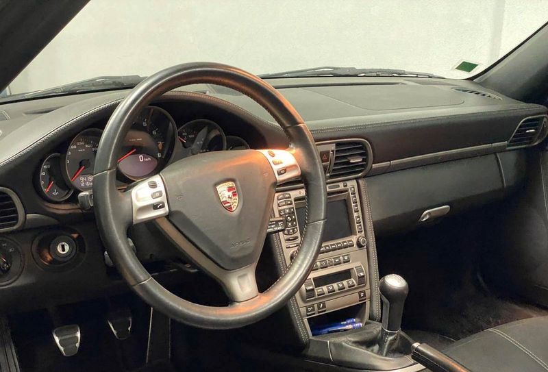 Porsche 911 Carrera • 2006 • 90,000 km 4