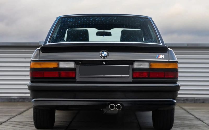 BMW 5 Series • 1985 • 130,000 km 6