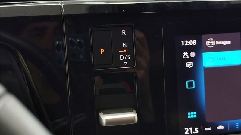 Volkswagen Multivan • 2024 • 3,979 km 6