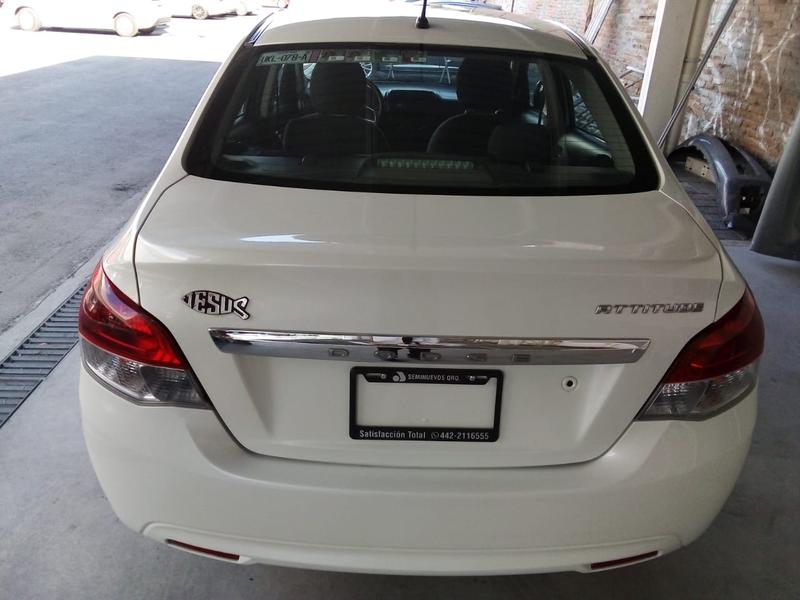 Dodge Attitude • 2017 • 141,000 km 9