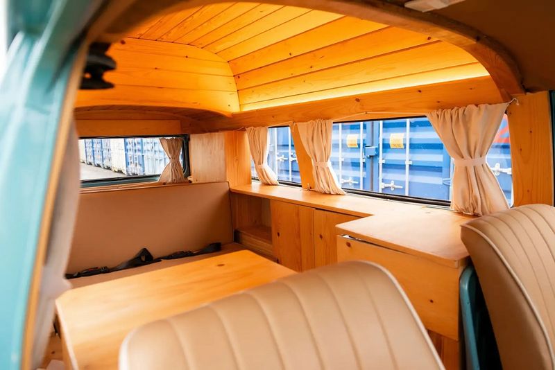 Volkswagen Multivan • 1989 • 220,800 km 14