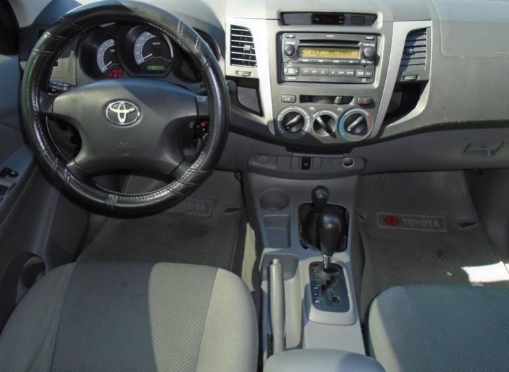 Toyota Hilux • 2009 • 170,000 km 4