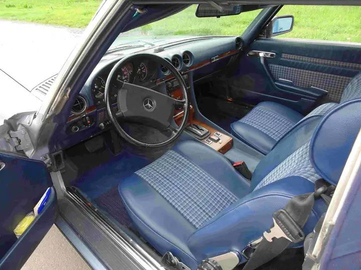 Mercedes-Benz 200 - 300 • 1981 • 257,000 km 1