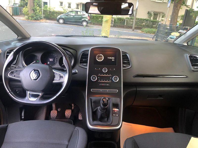 Renault Grand Scenic • 2017 • 246,000 km 1