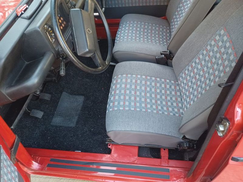 Renault 10 • 1988 • 213,000 km 5