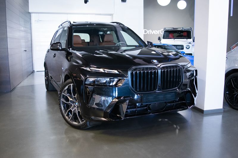 BMW X7 • 2024 • 2,100 km 1