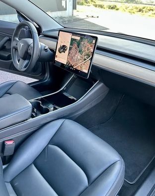 Tesla Model 3 • 2019 • 91,500 km 6