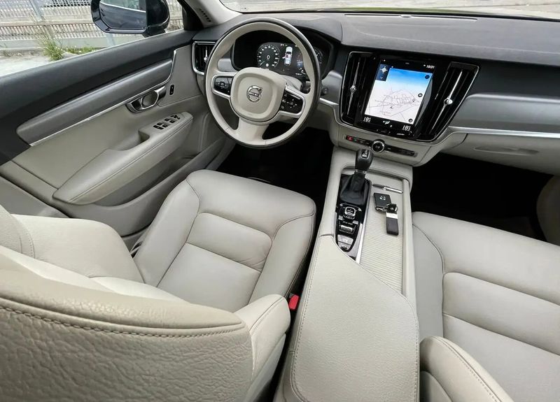 Volvo V90 • 2016 • 178,000 km 13