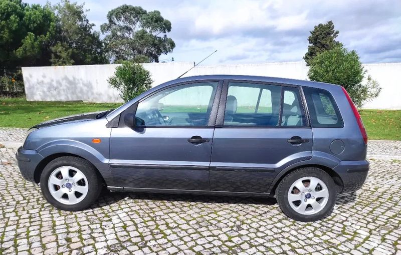 Ford Fusion • 2002 • 270,000 km 1