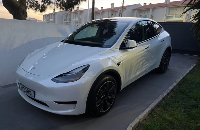 Tesla Model Y • 2024 • 35,000 km 1