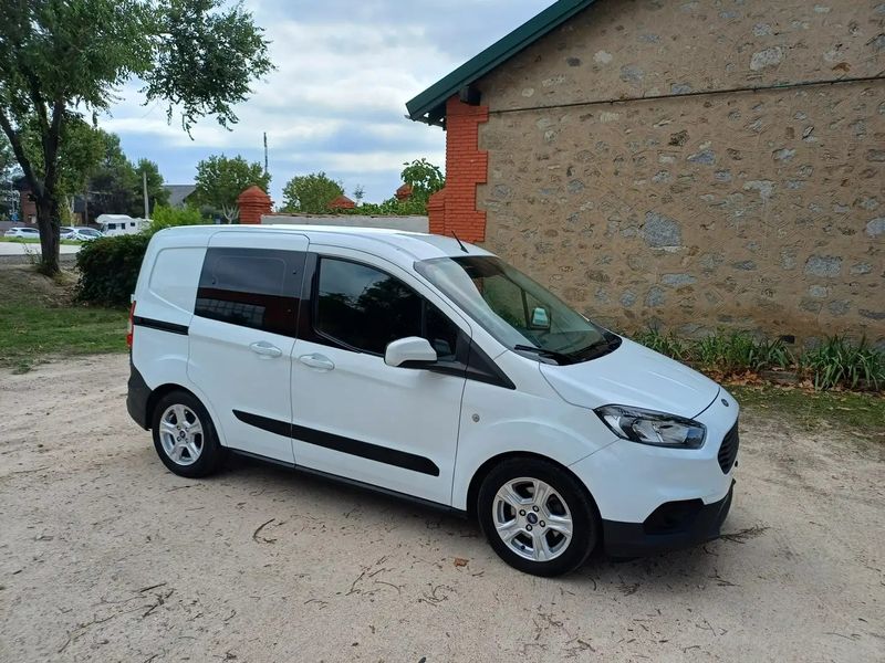 Ford Transit Courier • 2020 • 150,000 km 3