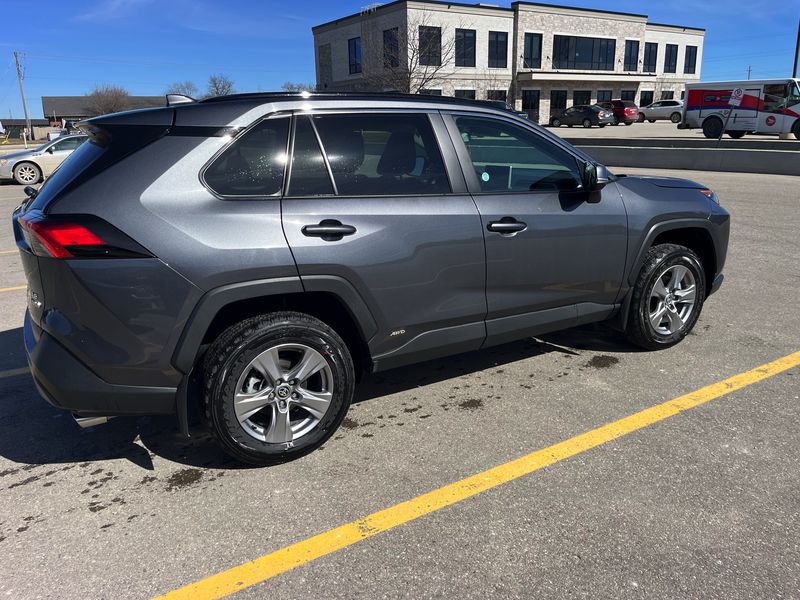Toyota RAV4 Hybrid • 2024 • 4,550 km 3