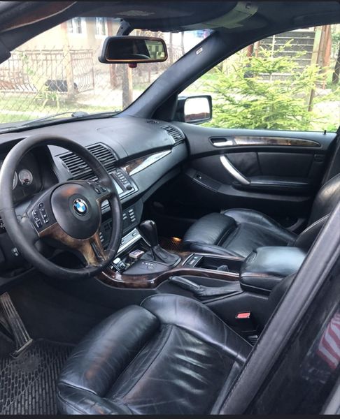 BMW X5 • 2002 • 27,000 km 6